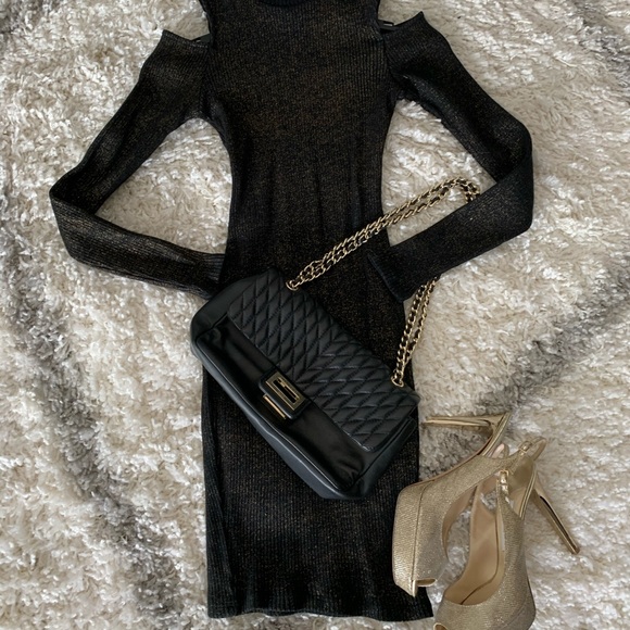Gianni Bini Dresses & Skirts - Black dress with shoulder cut out